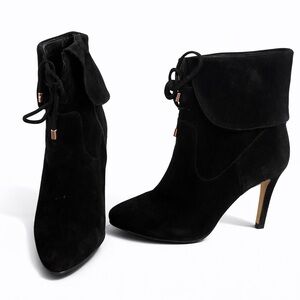 GUESS Black Suede Ankle Boots – Size 7 – Classic Heeled Style